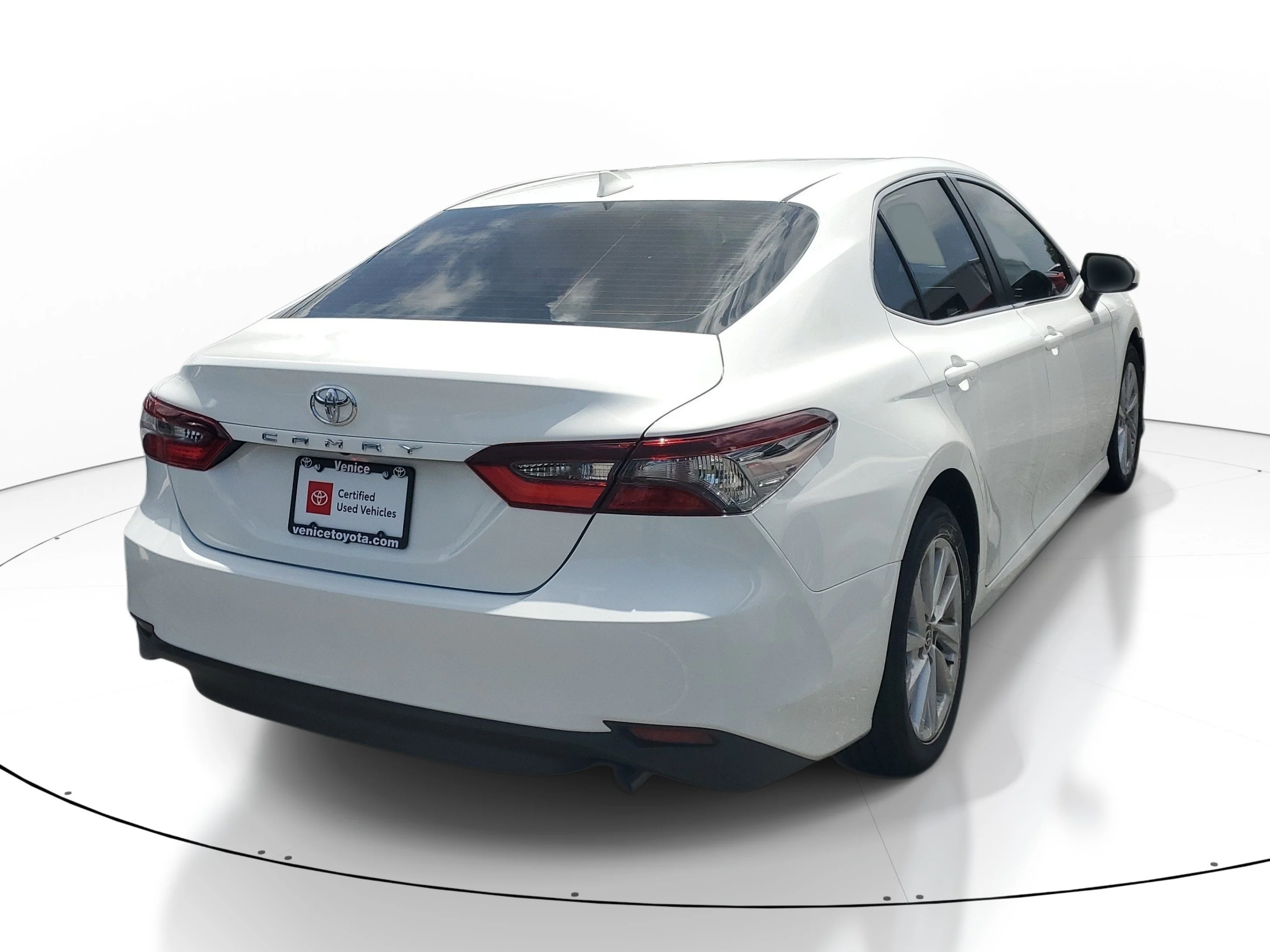 Used 2022 White Toyota LE image 8