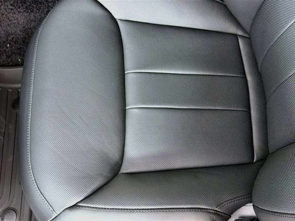 New 2027 Santorini Black Land Rover SE image 20