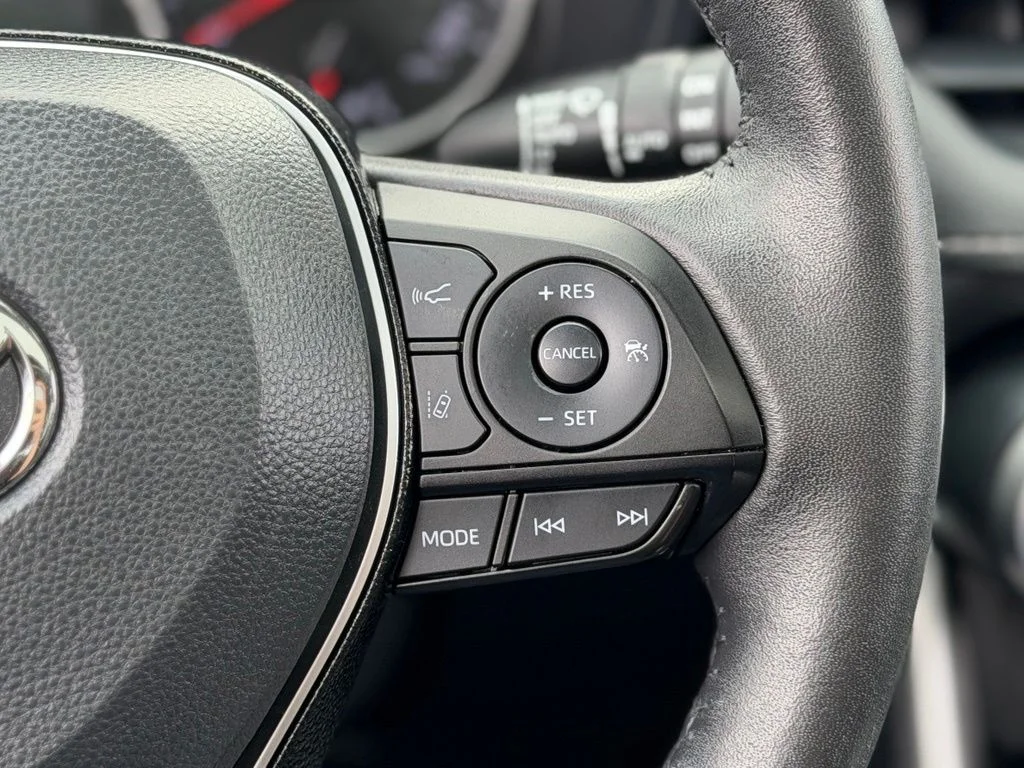 Used 2021 Silver Toyota XLE image 13