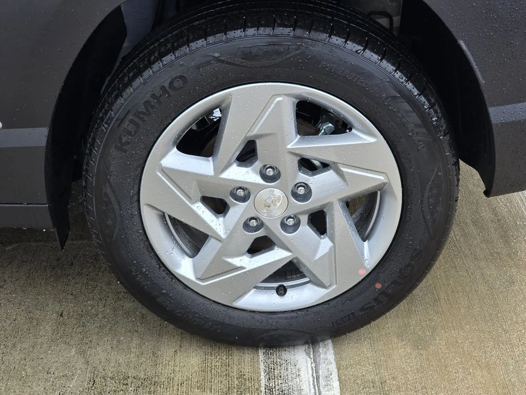 New 2027 Gray Hyundai SE image 5