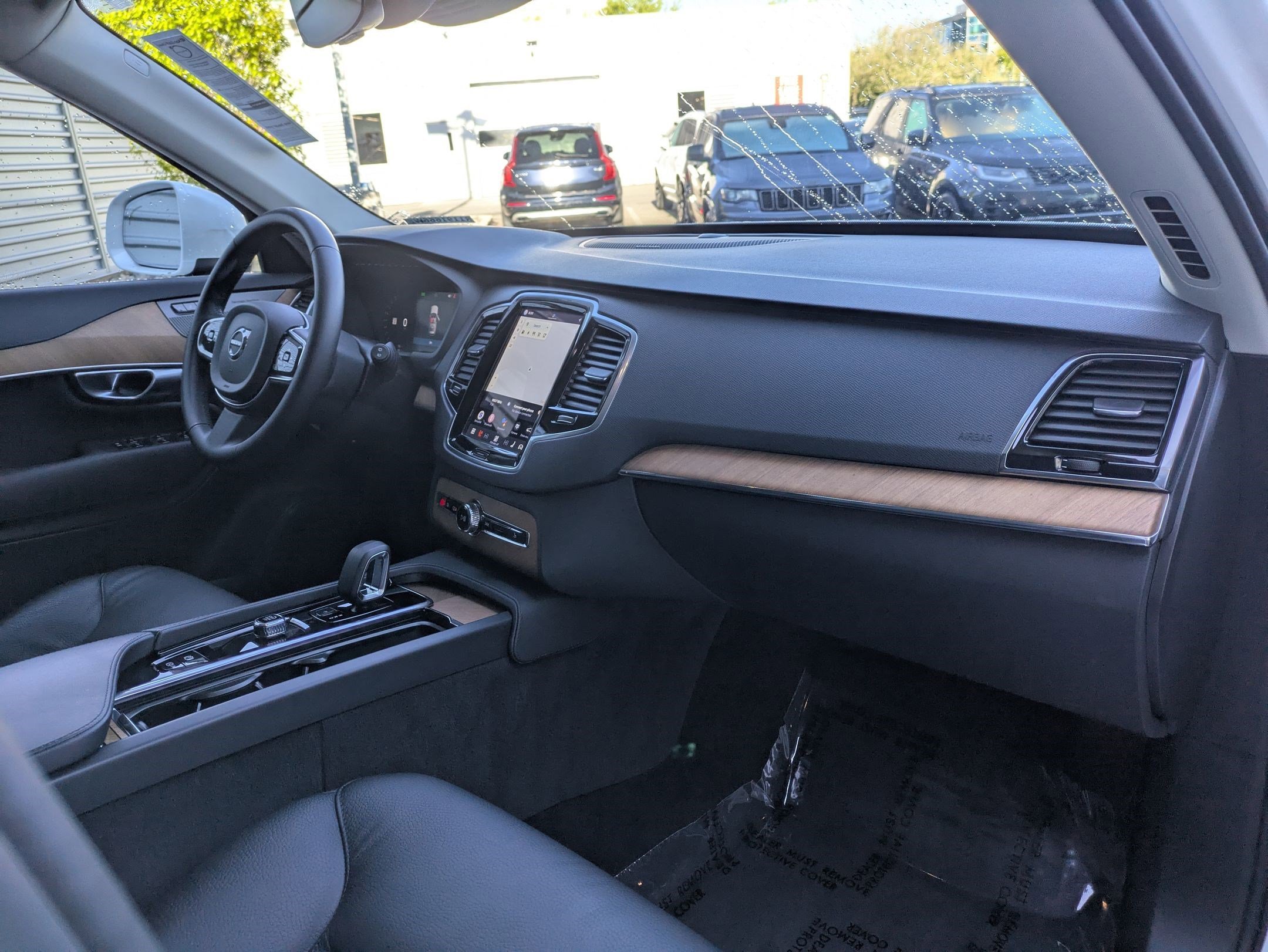 Certified Used 2024 Crystal White Volvo Plus Bright Theme image 29