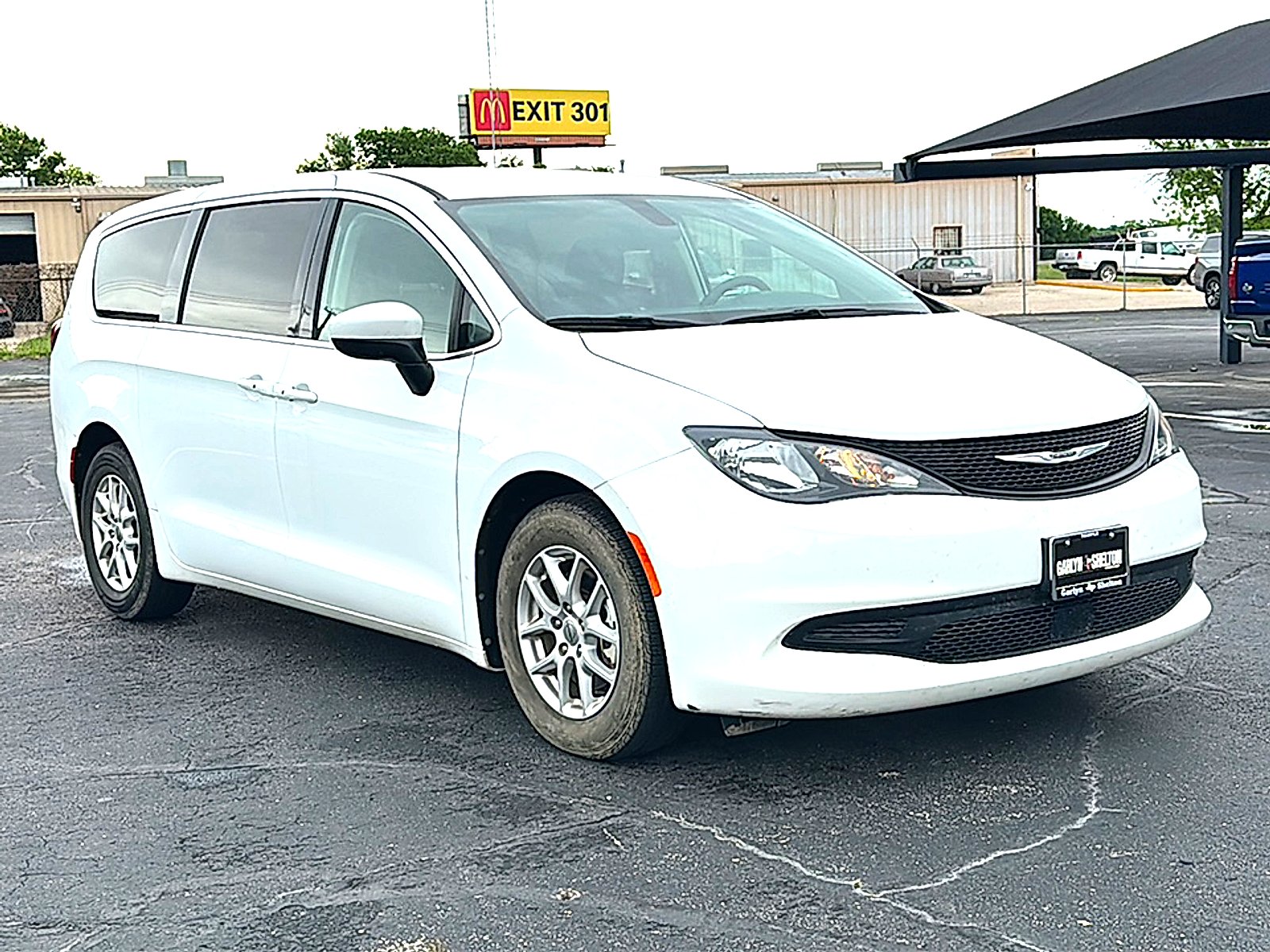 Used 2022 Bright White Clearcoat Chrysler LX image 8