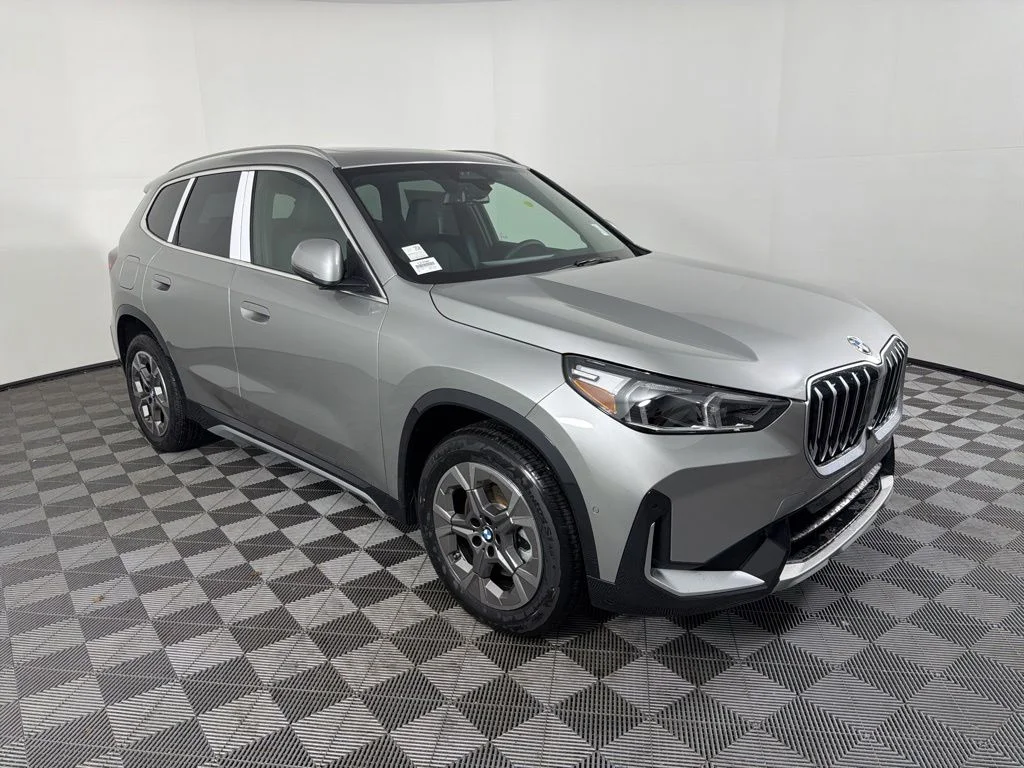 Used 2026 Space Silver Metallic BMW xDrive28i image 3
