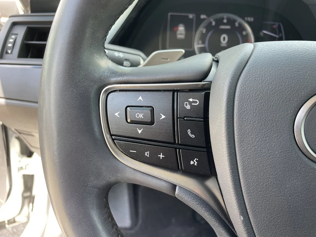 Used 2023 White Lexus 350 image 26