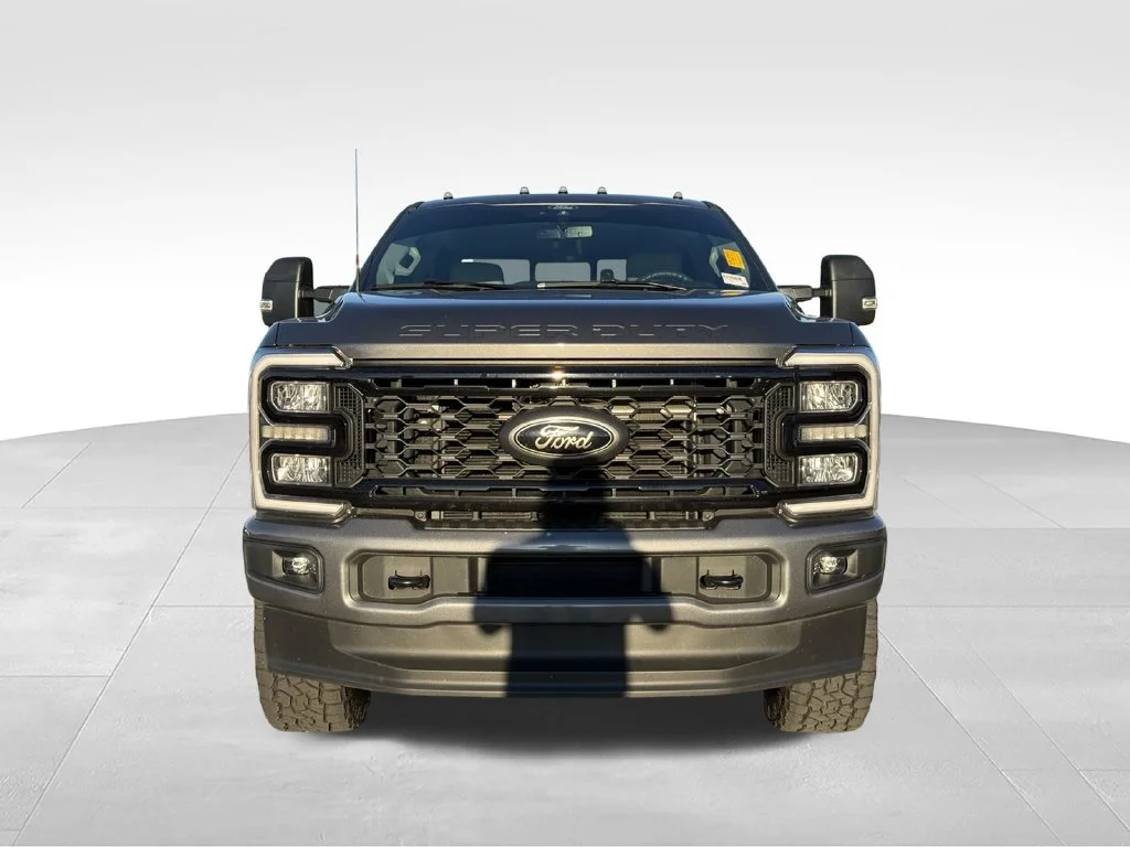 Used 2025 Gray Ford XLT image 25