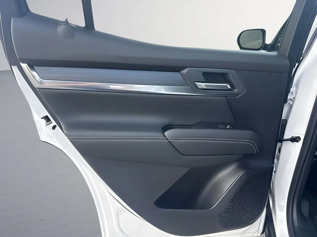 New 2027 Summit White GMC Elevation image 28
