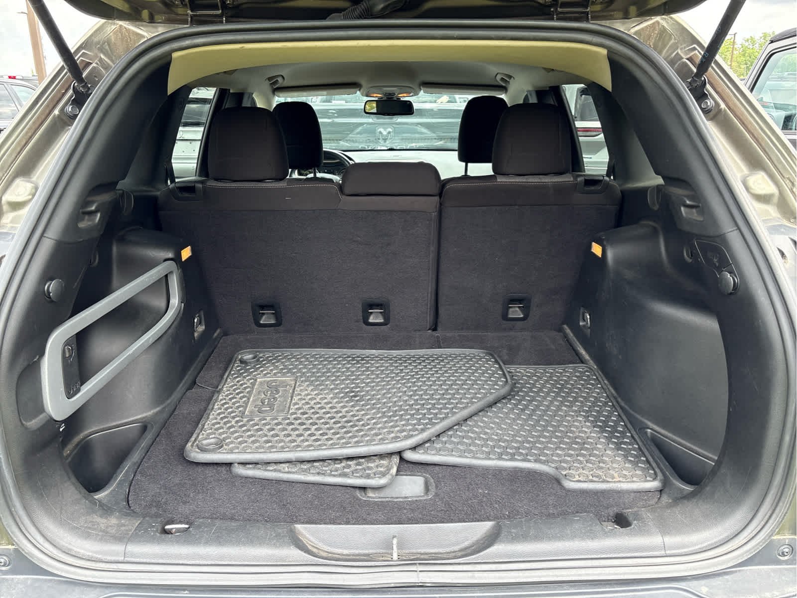 Used 2014 Eco Green Pearlcoat Jeep Latitude image 6