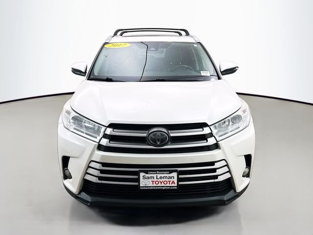 Used 2017 Toyota Highlander XLE with VIN 5TDKZRFH4HS515902 for sale in Bloomington, IL
