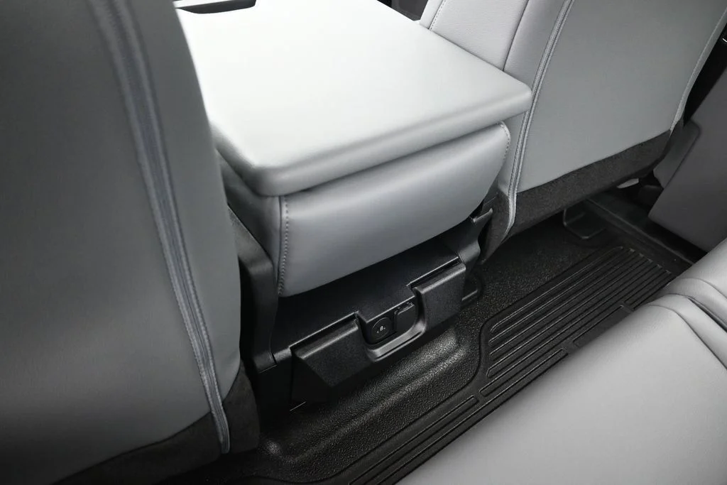 New 2026 Oxford White Ford XL image 17