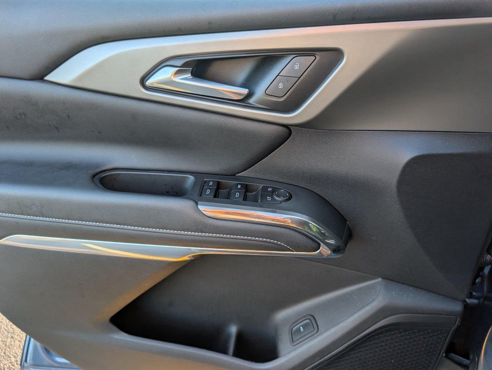 Used 2025 Lakeshore Blue Metallic Chevrolet LT image 18
