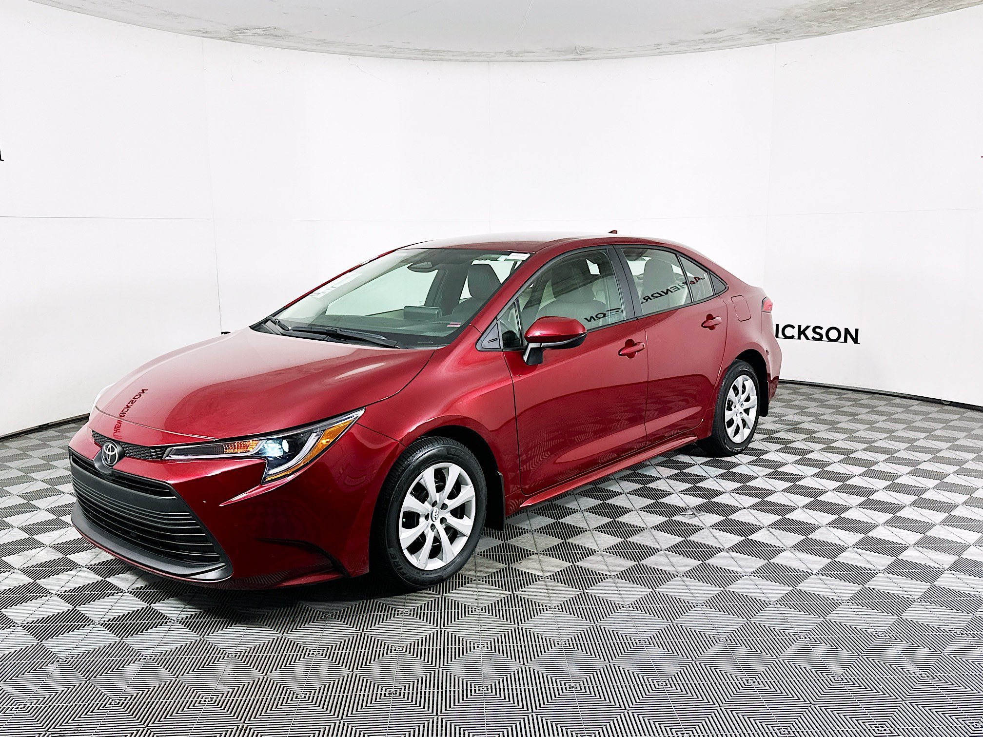 Used 2025 Pearl Toyota LE image 7