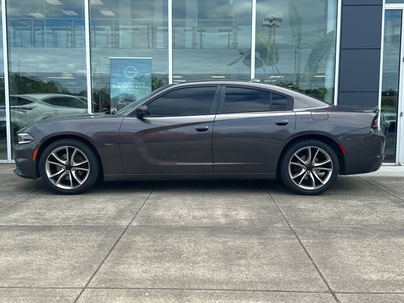Used 2016 Granite Crystal Metallic Clearcoat Dodge R/T image 6