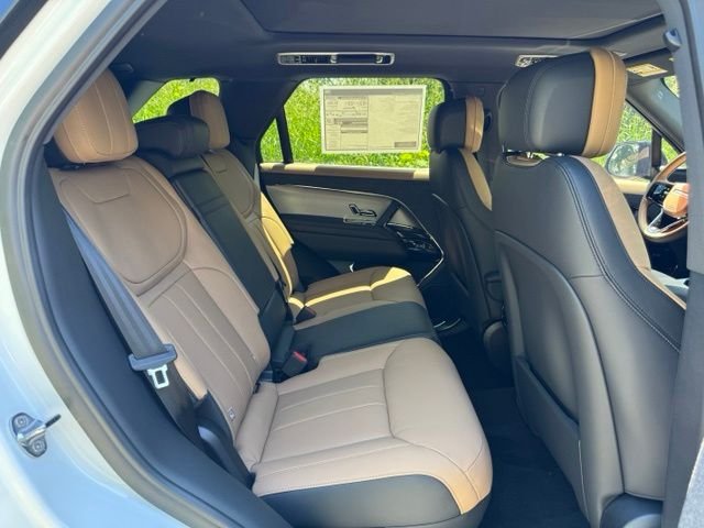 New 2026 Fuji White Land Rover Dynamic SE image 16