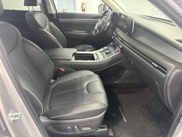 Used 2025 Silver Hyundai SEL Premium image 28