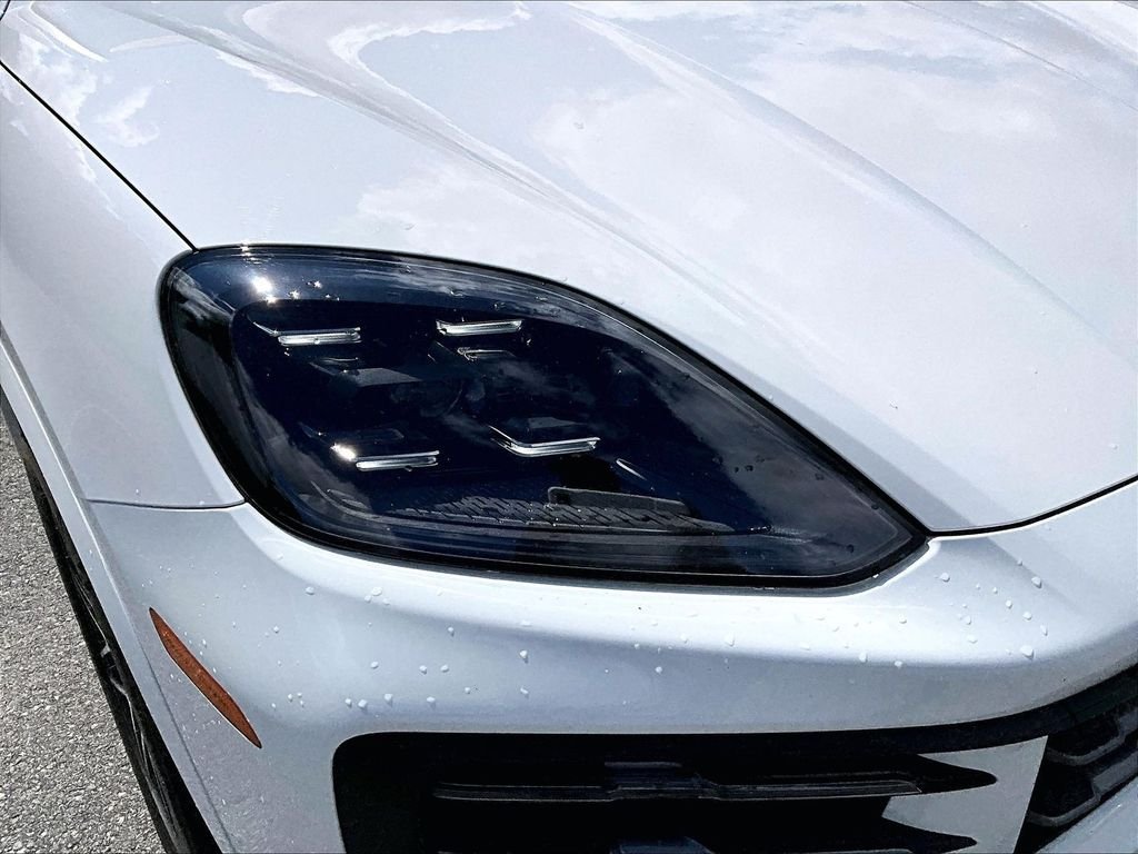 Used 2024 White Porsche Base image 33