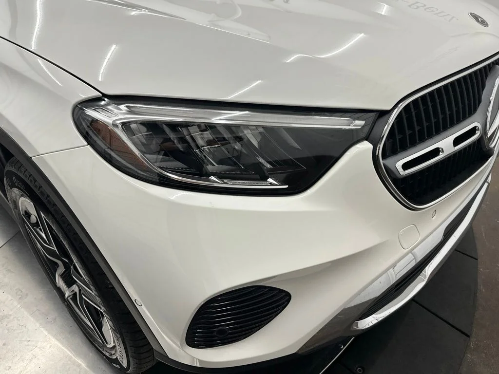 New 2027 White Mercedes-Benz GLC 300 image 10