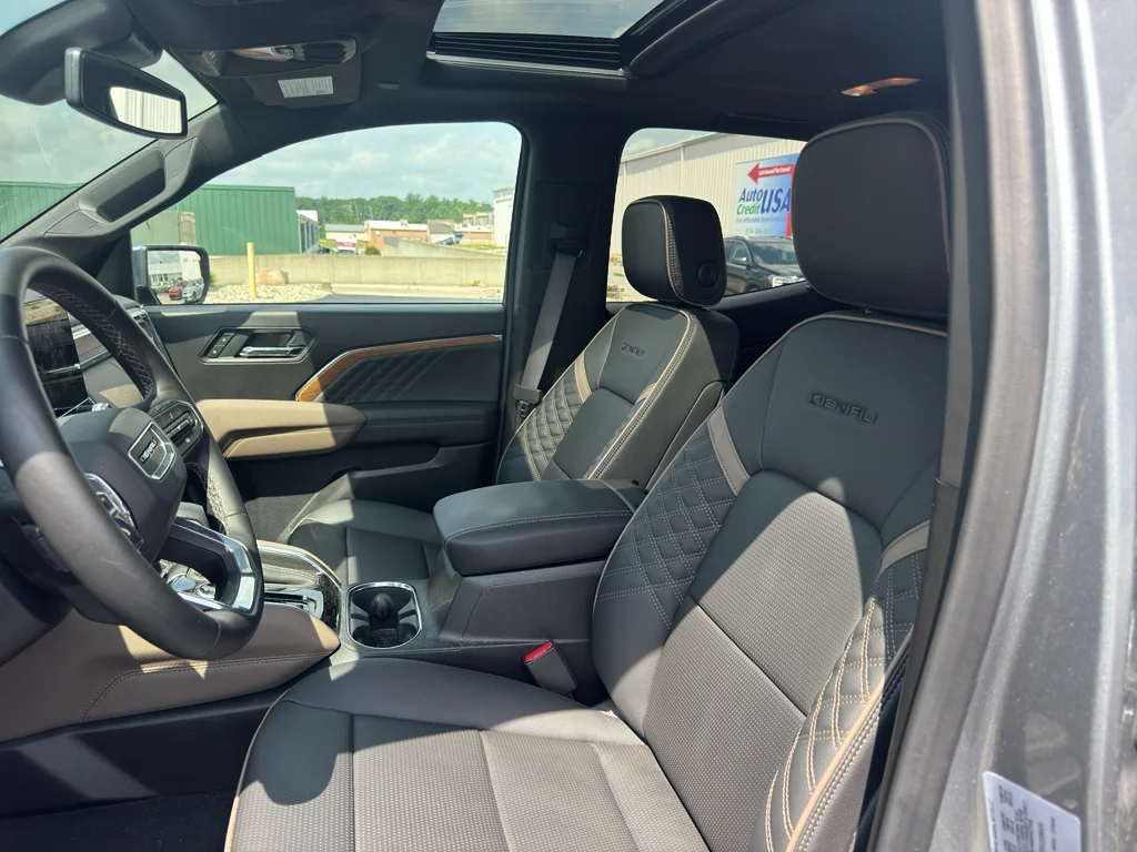 Used 2025 Sterling Metallic GMC 4WD Denali image 10