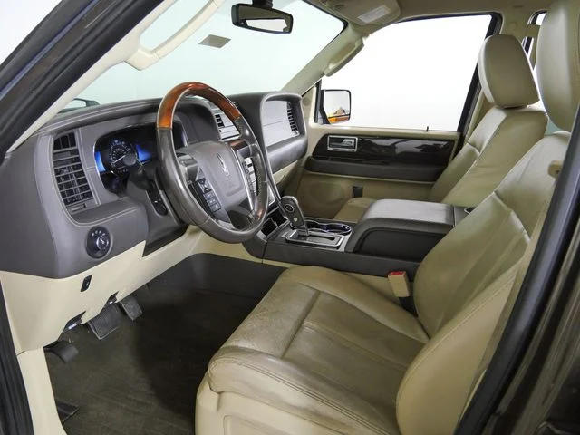 Used 2015 Brown Lincoln Base image 21