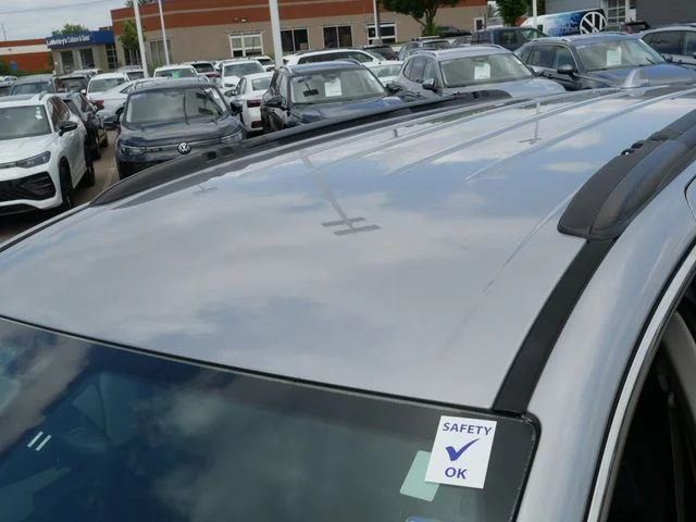 Used 2017 Silver Chrysler Premium image 11
