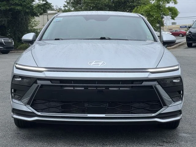 Used 2025 Silver Hyundai SE image 16