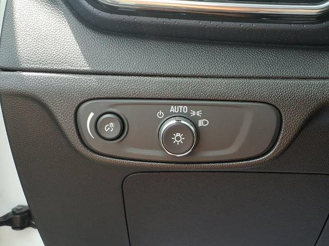 Used 2022 SUMMIT WHITE Chevrolet Premier image 12