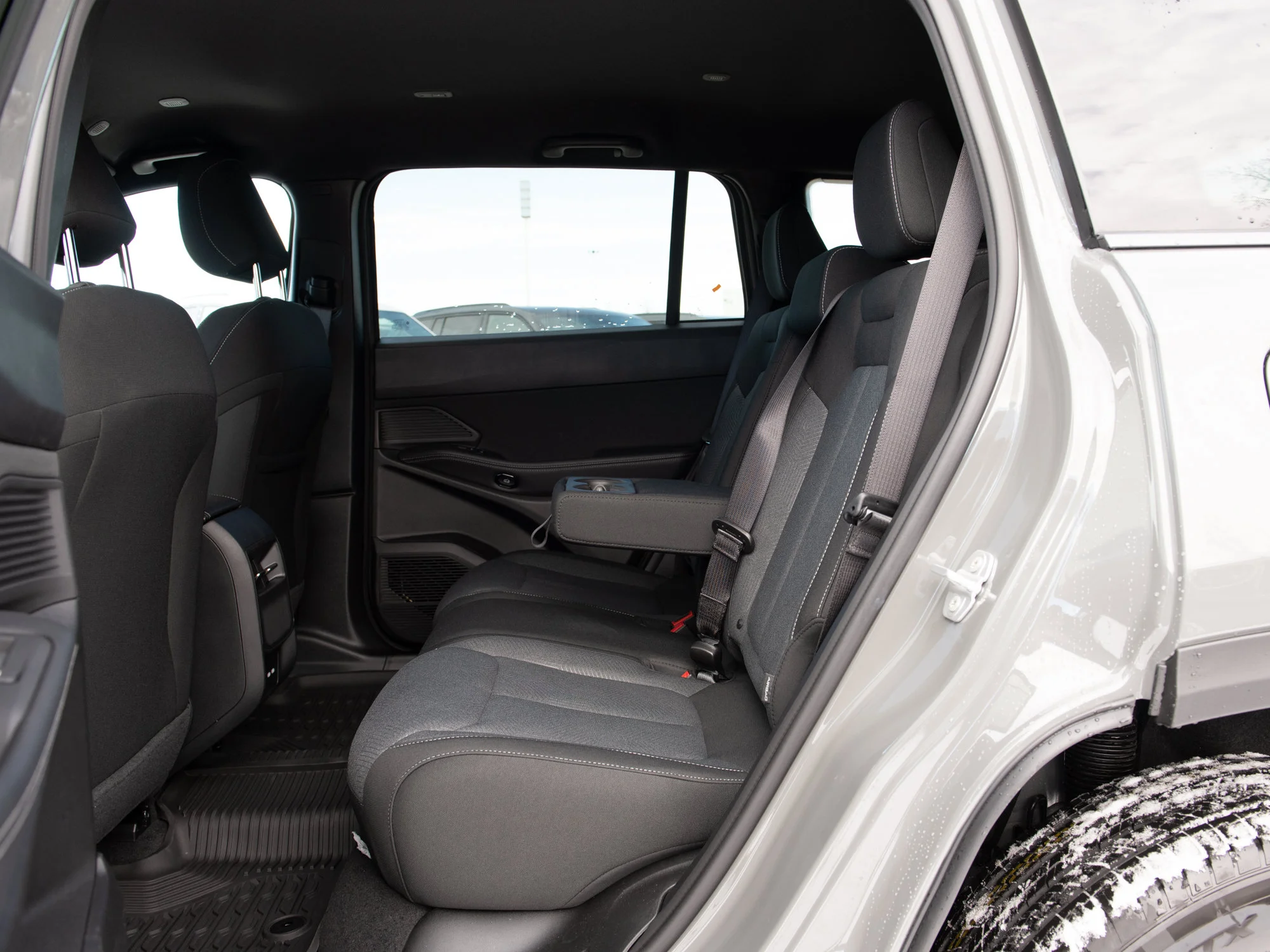 Used 2026 Grey Jeep Laredo* 4x4, Hybrid, Heated Seats, Remote Start, Blind-Spot and Cross-Path image 22
