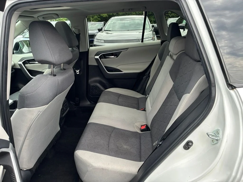 Used 2022 White Toyota XLE image 27