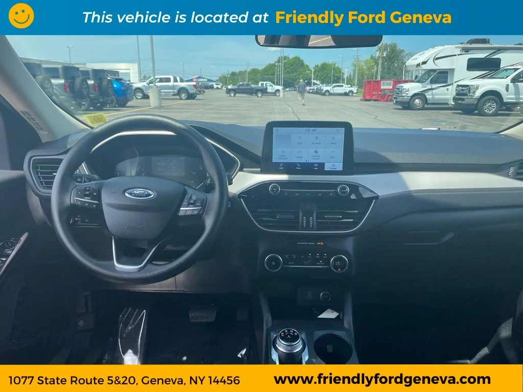 Used 2020 Red Ford SE image 15