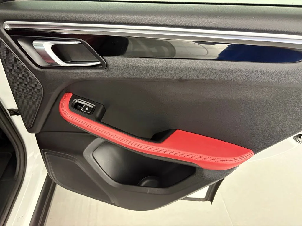 Used 2018 White Porsche Base image 47