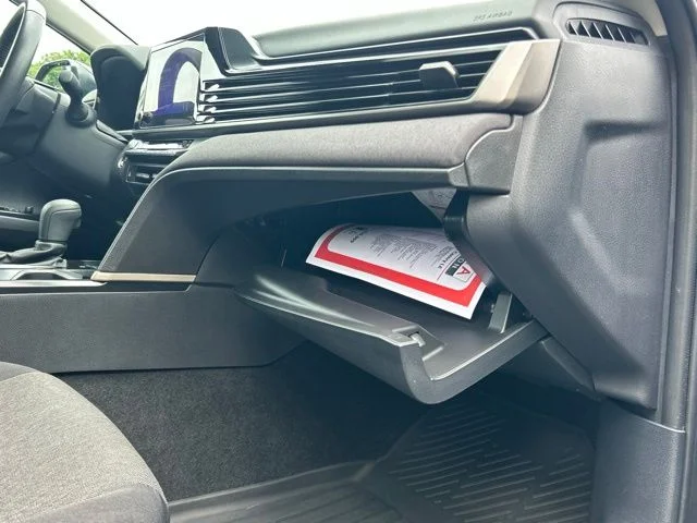 Certified Used 2025  Toyota LE image 26