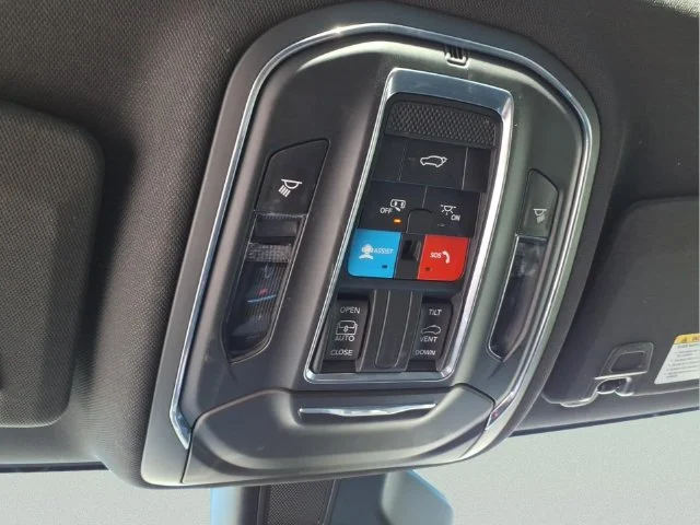 Used 2023 Black Jeep Altitude X image 27