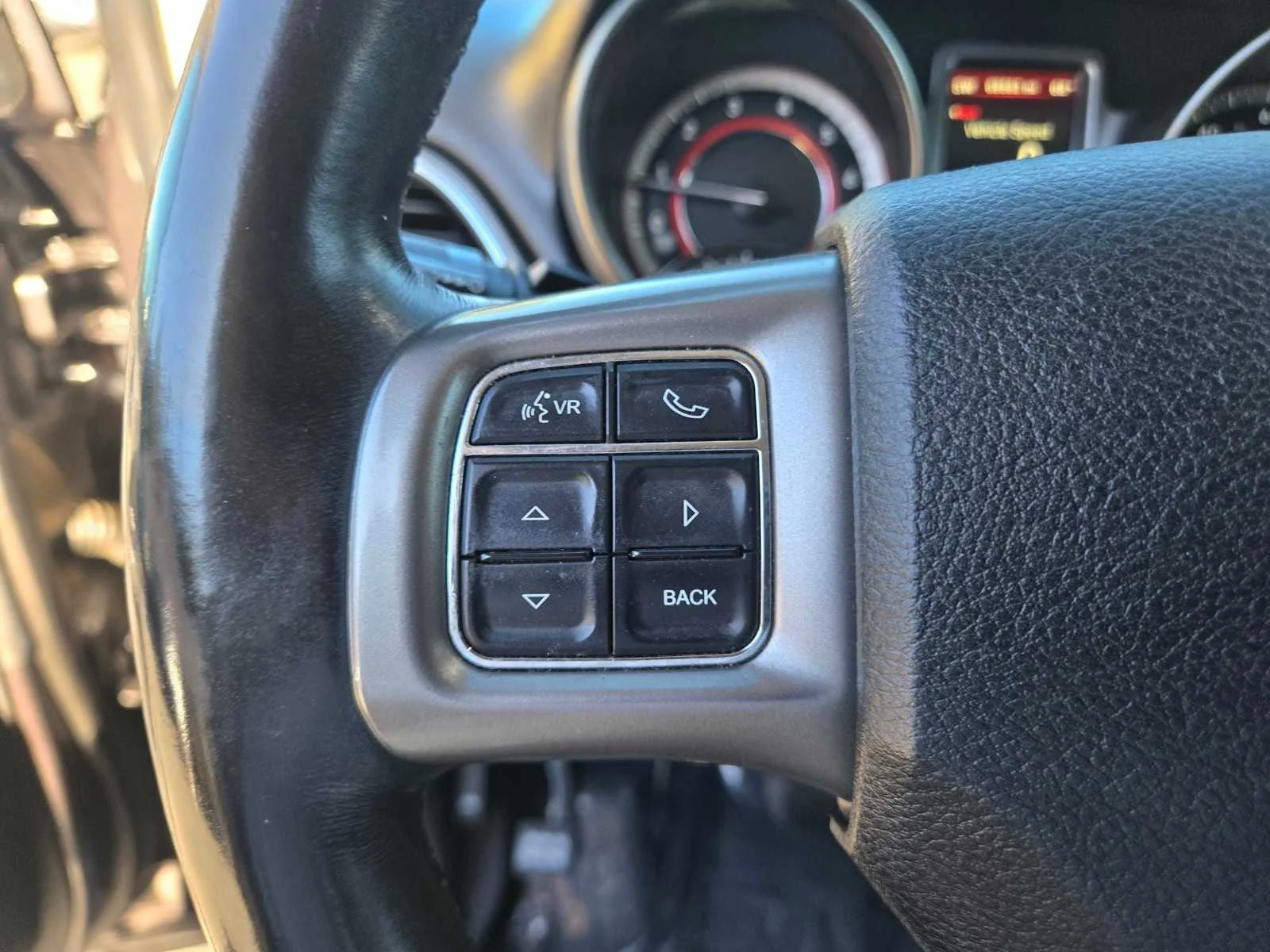Used 2018  Dodge Crossroad image 24