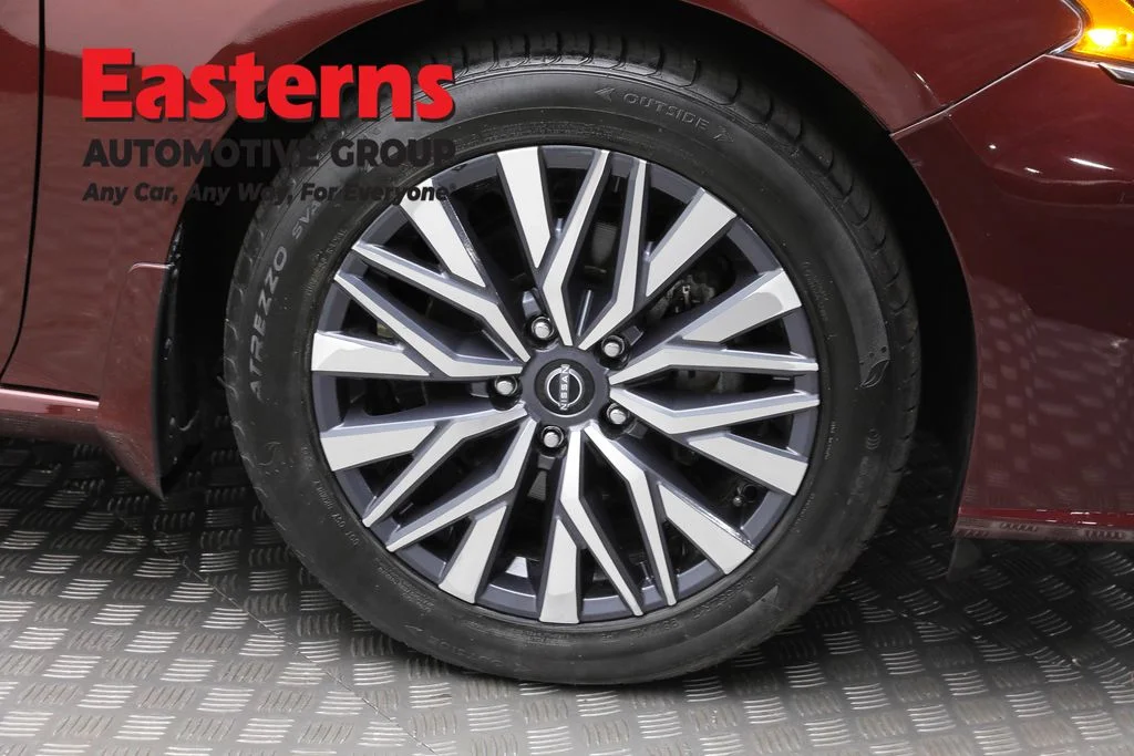 Used 2023 Red Nissan 2.5 SV image 31