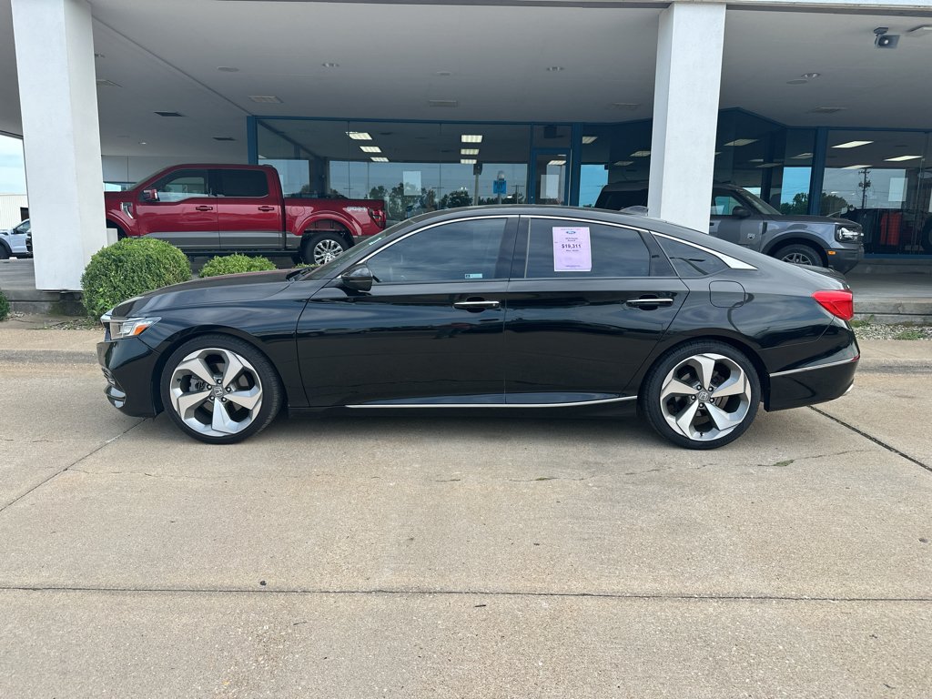 Used 2018 Crystal Black Pearl Honda Touring 1.5T image 9