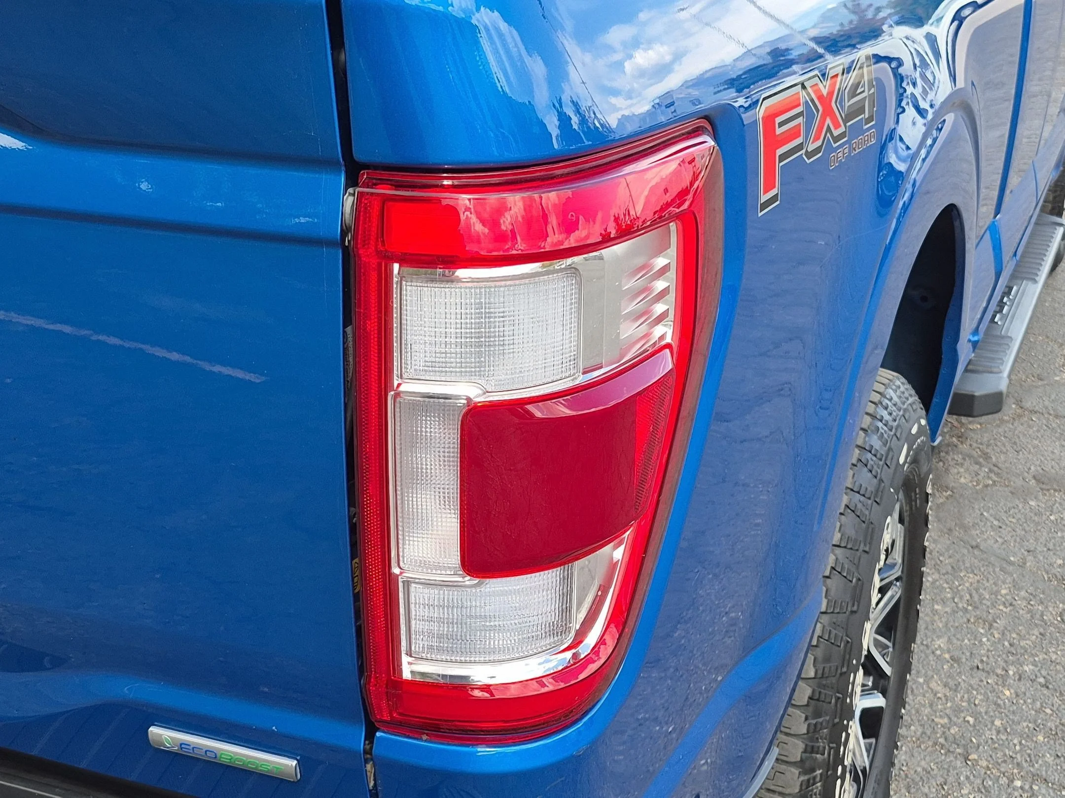 Used 2021 Blue Metallic Ford LARIAT image 11