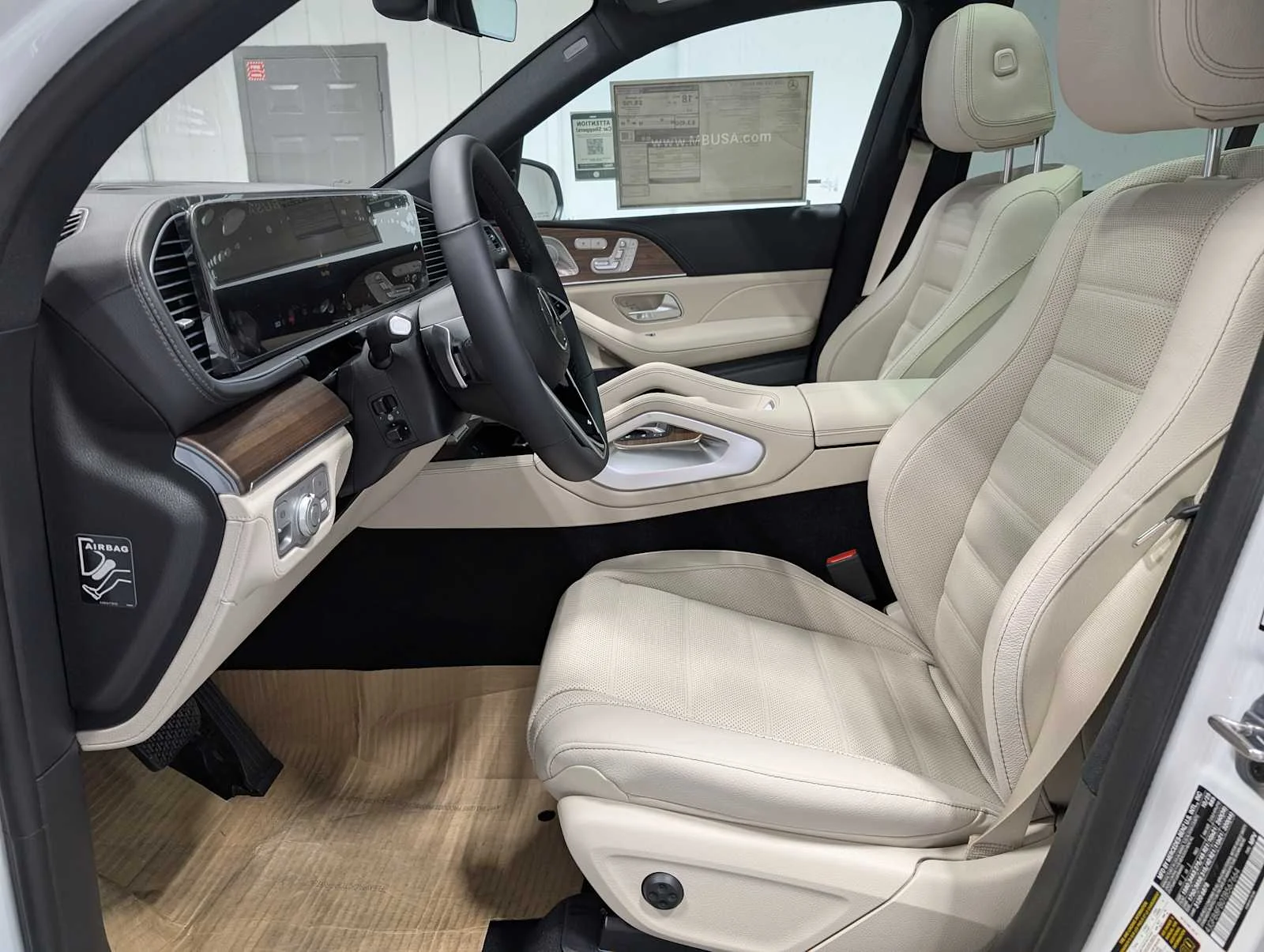 Certified Used 2026 MANUFAKTUR Moonlight White Metallic Mercedes-Benz GLE 580 image 4