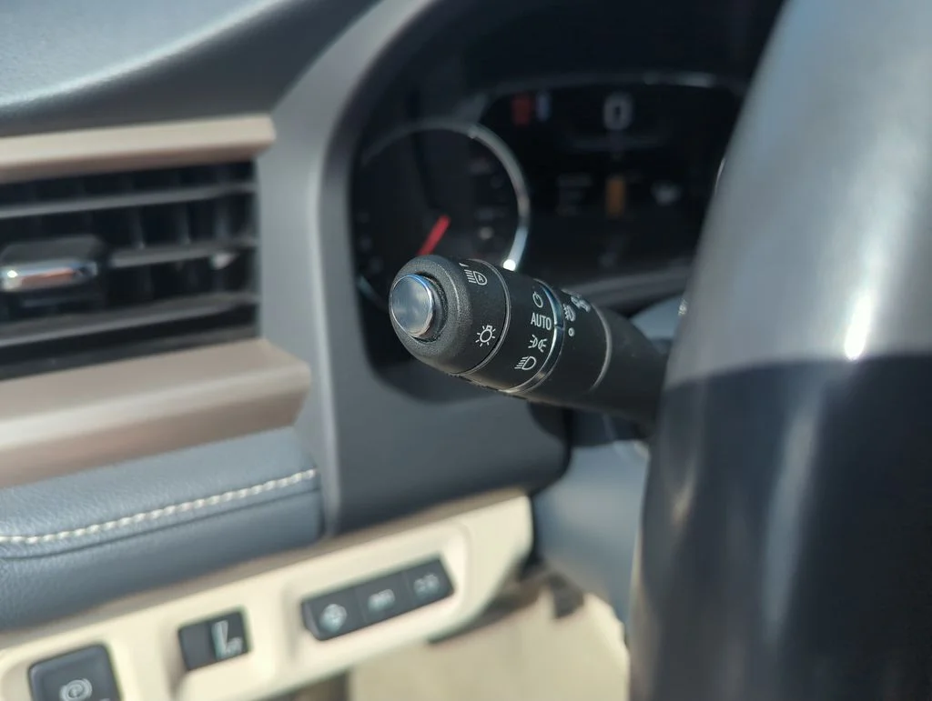 Used 2021 White GMC Denali image 21