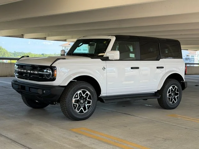 New 2026 Oxford White Ford Outer Banks COOKIE AND CREAM image 2