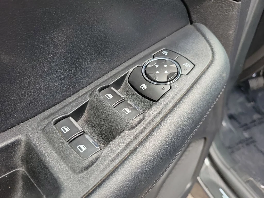Used 2020 Magnetic Metallic Ford SEL image 16