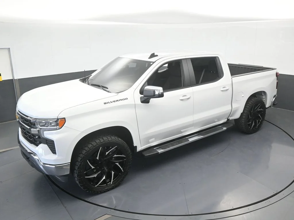 Used 2026 Summit White Chevrolet LT image 49