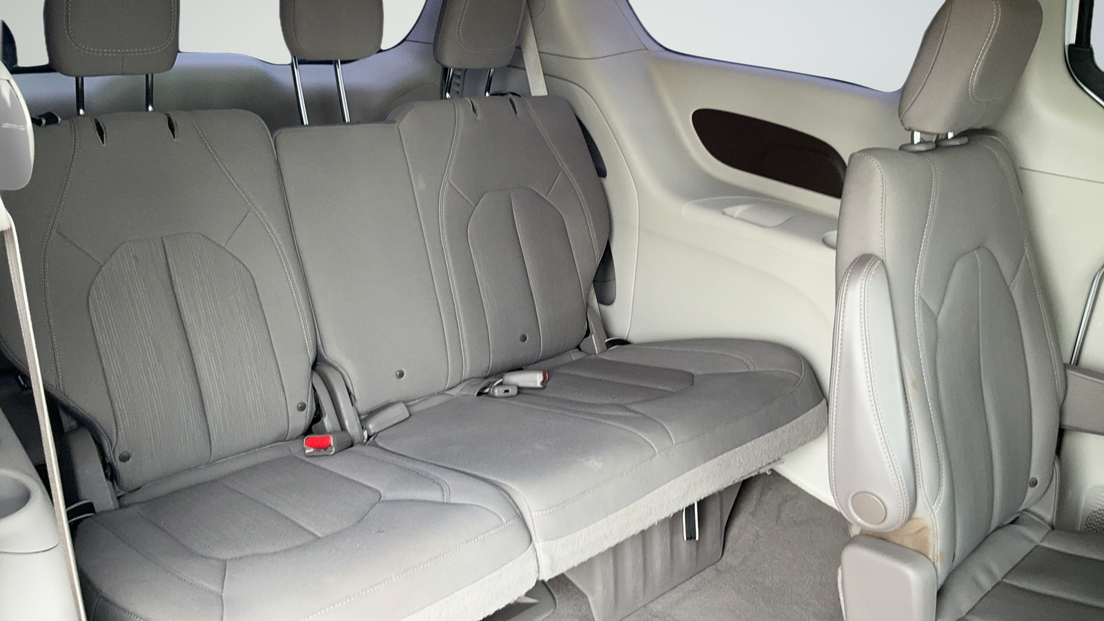 Used 2019 White Chrysler LX image 40