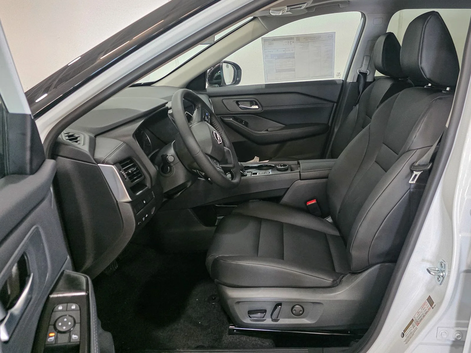New 2026 Everest White Pearl TriCoat Nissan Dark Armor™ image 19