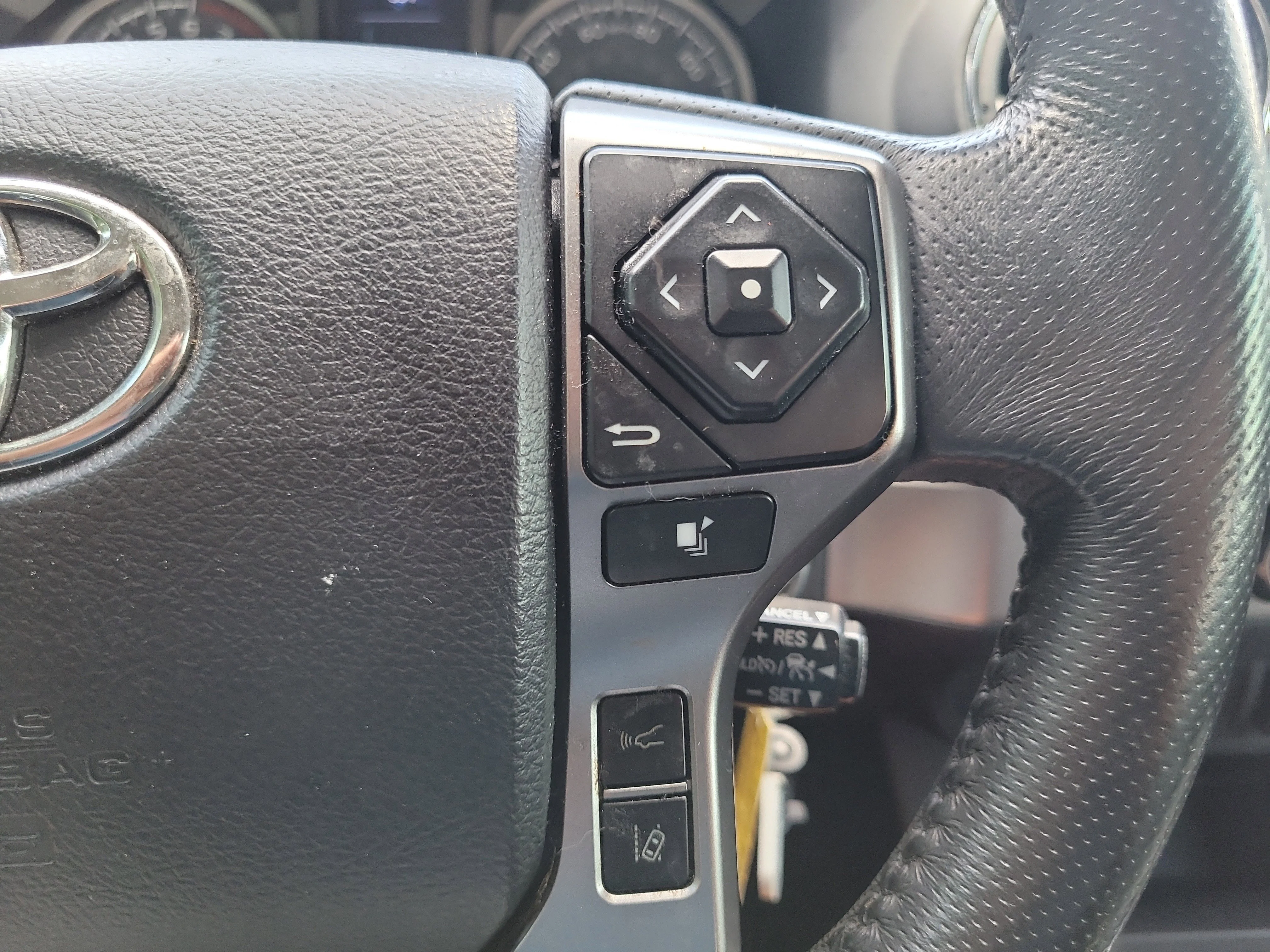 Used 2021 Super White Toyota SR5 image 28