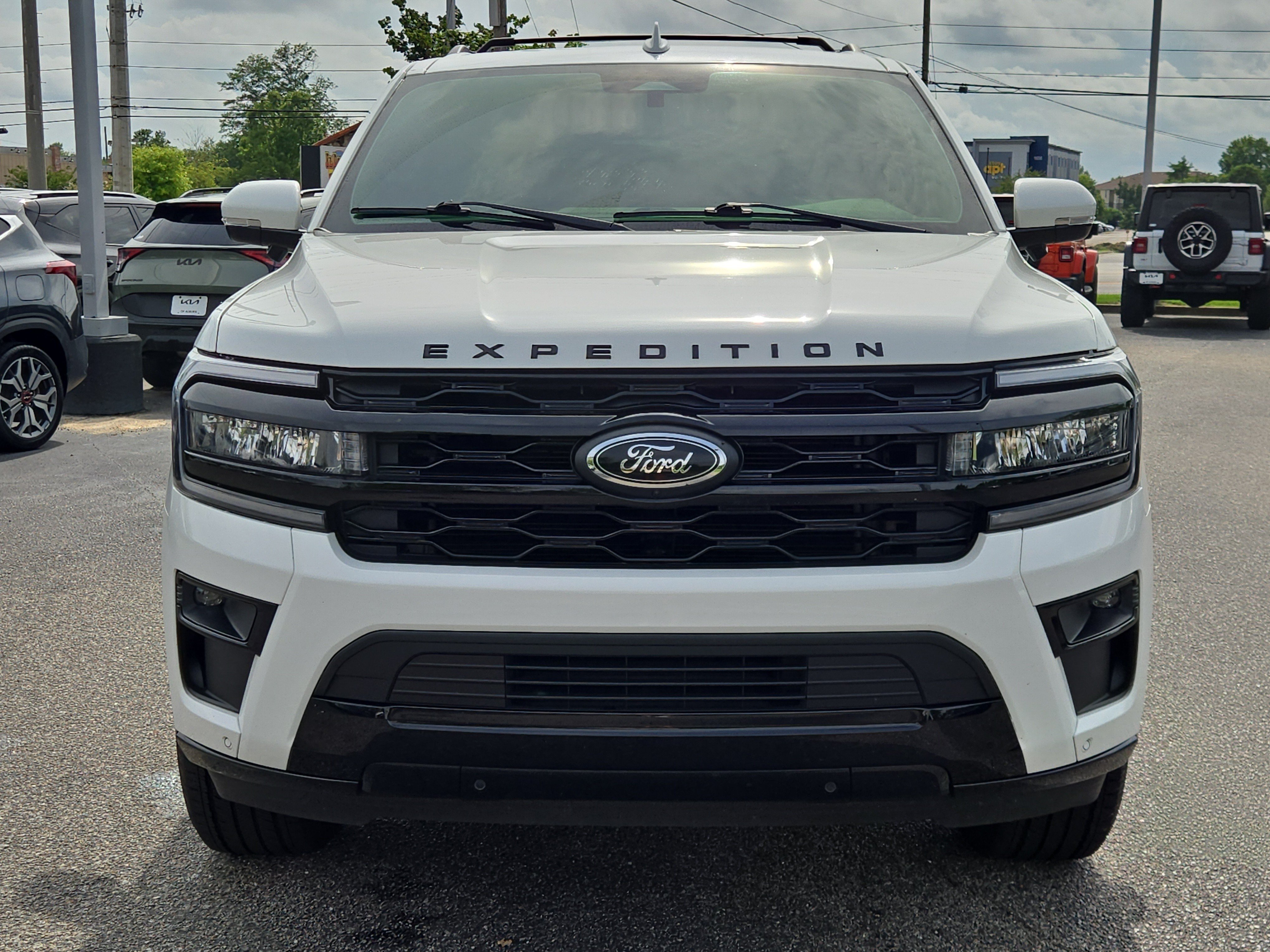 Used 2023 White Ford Limited image 2