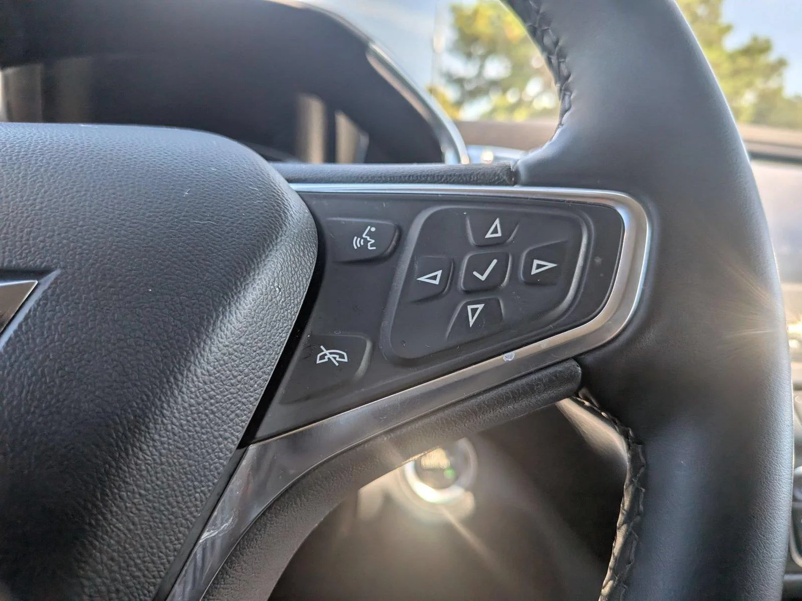 Used 2024 Mosaic Black Metallic Chevrolet LT image 21