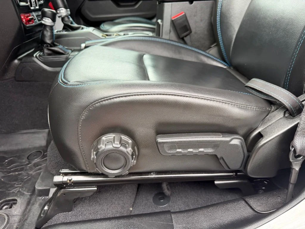 Used 2023 White Jeep Rubicon 4xe image 13