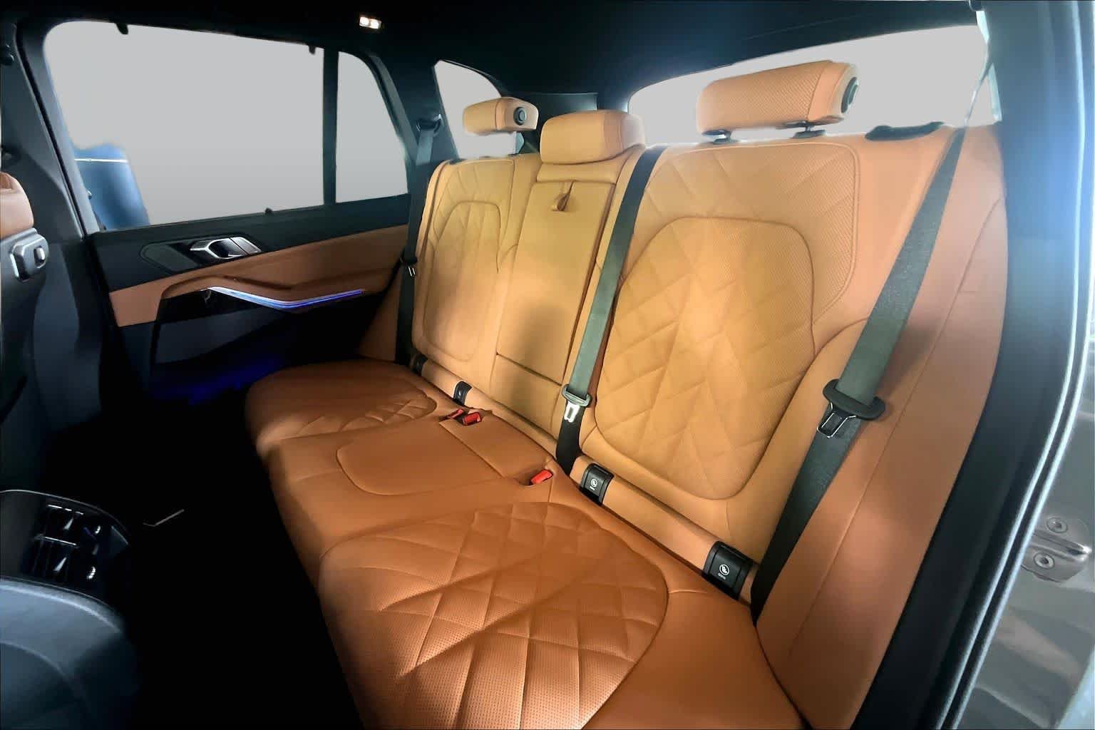 Used 2024 Skyscraper Grey Metallic BMW sDrive40i image 17