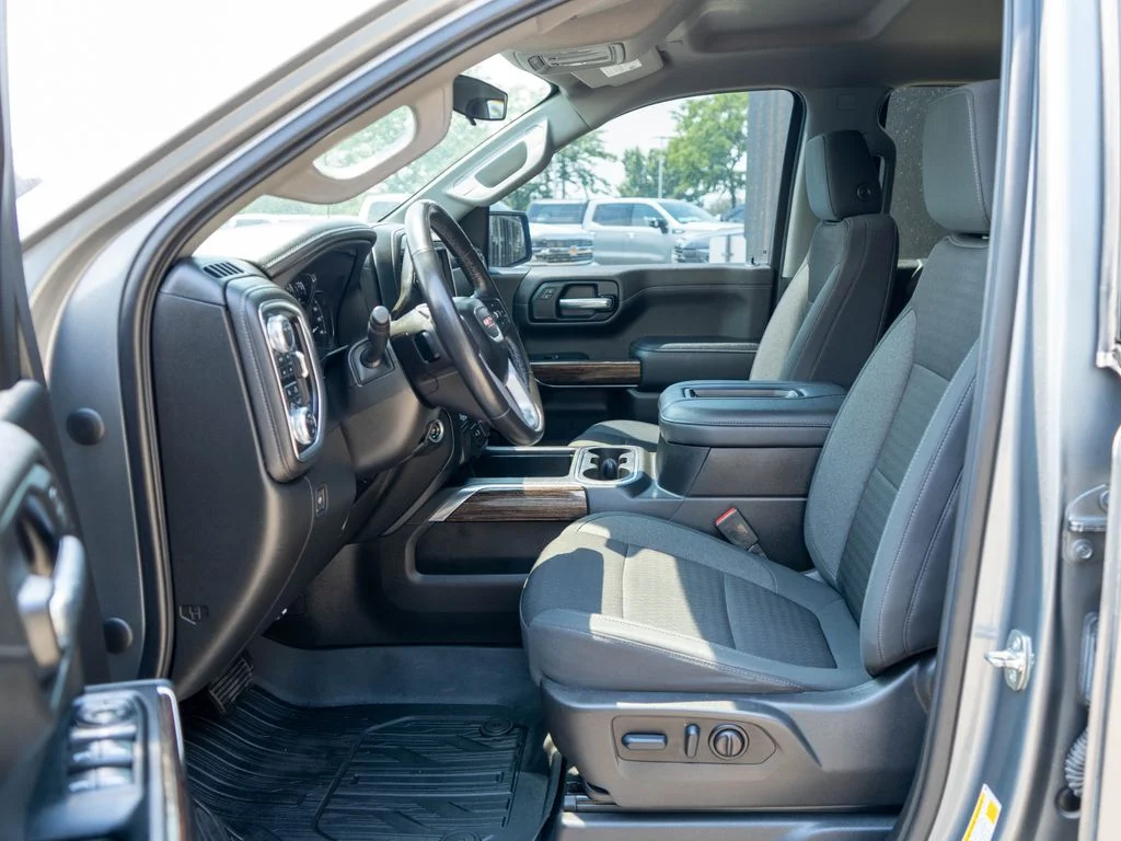 Used 2022 Gray GMC Elevation image 11