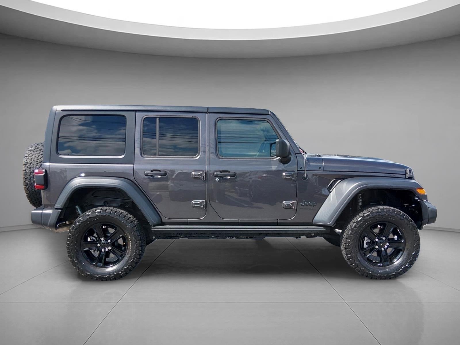 Used 2020 Granite Crystal Metallic Clearcoat Jeep Sport Altitude image 6