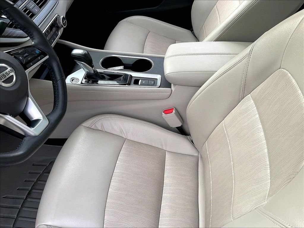 Used 2019 White Nissan 2.5 SL image 20